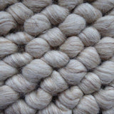 Tapis ivoire en laine feutrée – Waves : détail du tissage