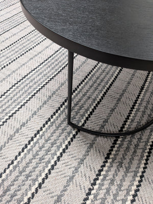Tapis rectangulaire en laine Tartan SPL/2, motif rayé tartan gris et écru-zoom on texture-200x300