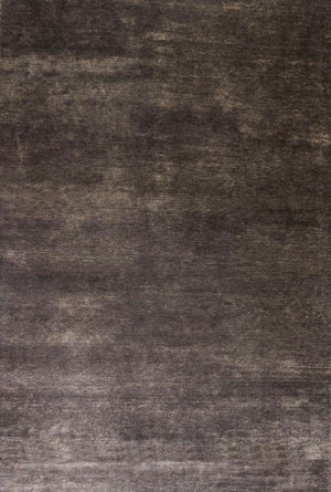 Tapis brun gris foncé tissé à la main en laine, vu de face, texture soyeuse et surface uniforme