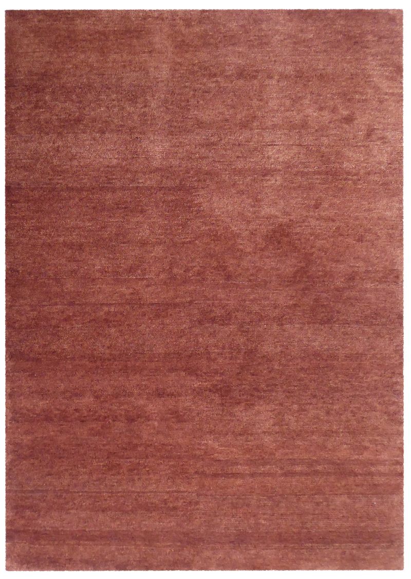 Tapis rouge soyeux tissé main en laine, vu de face