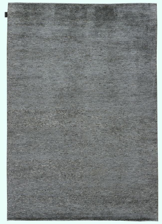 Tapis gris élégant, vue de face – alliance subtile de laine et soie de bambou au fini brillant et raffiné