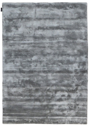 Tapis gris en viscose, vu de face, texture douce et aspect soyeux