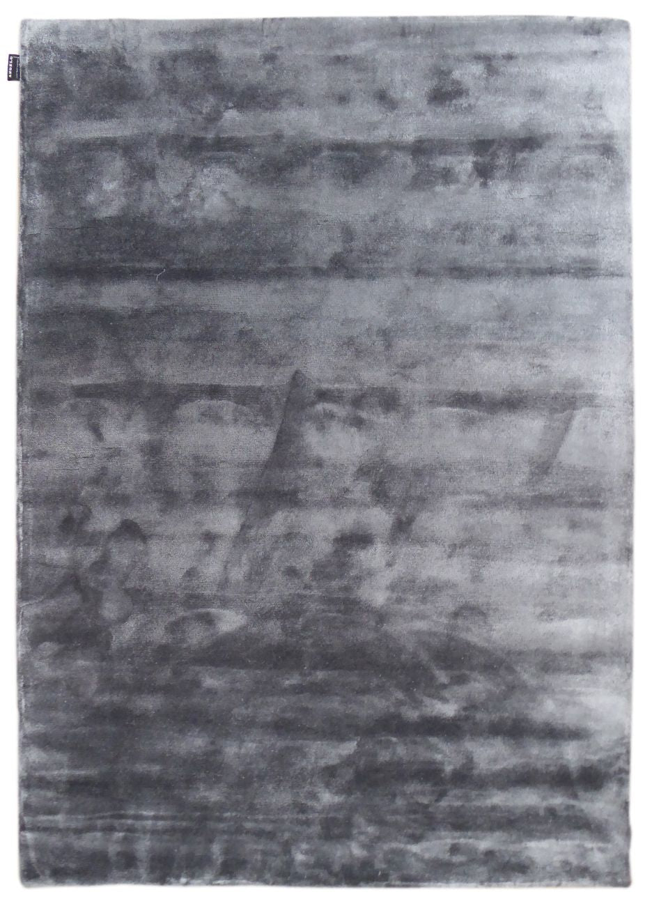 Tapis en viscose gris, vu de face, texture lisse et élégante, format rectangulaire