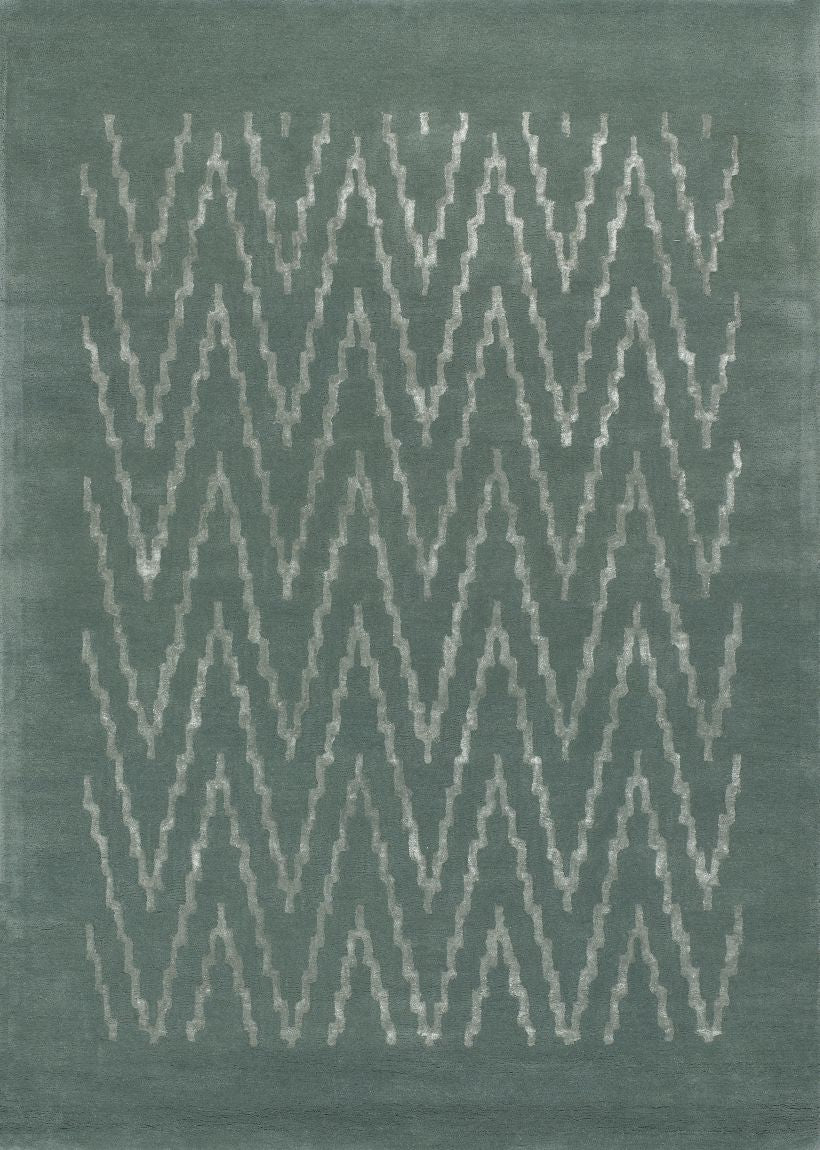 Tapis en laine et viscose à motifs chevron zigzag bleu argenté, vue de face, texture élégante et moderne