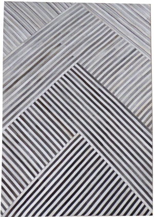 Tapis audacieux en cuir de vachette, motifs géométriques rayés bruns et blancs, vue de face