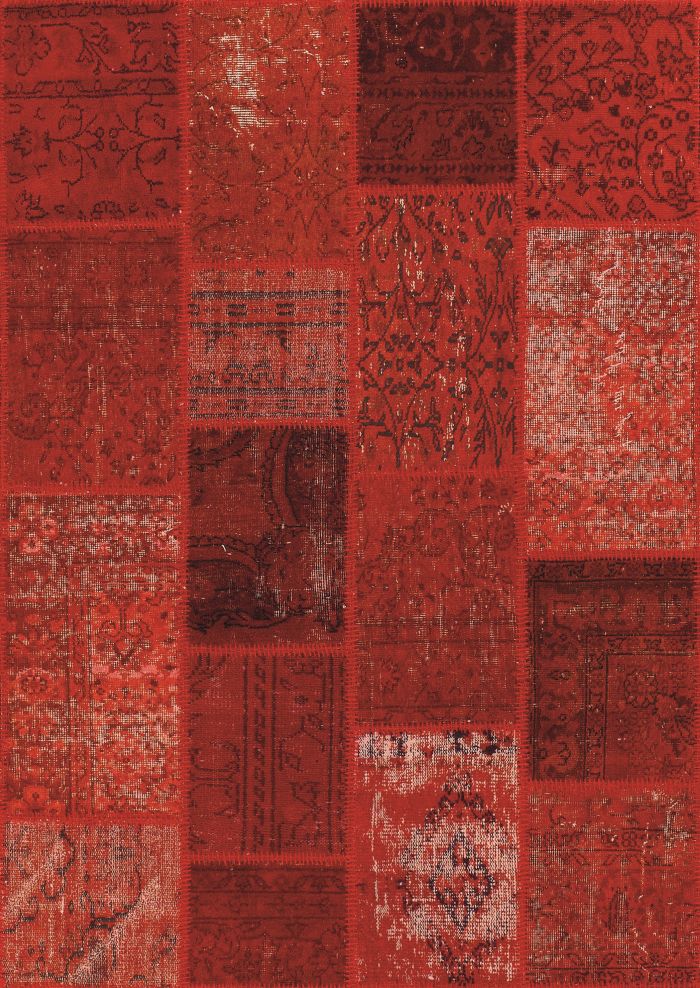 Tapis patchwork recyclé en laine et coton rouge, vue de face, motifs artisanaux