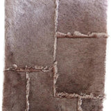 Tapis marron à poils longs en laine – Baipal : détail du tissage