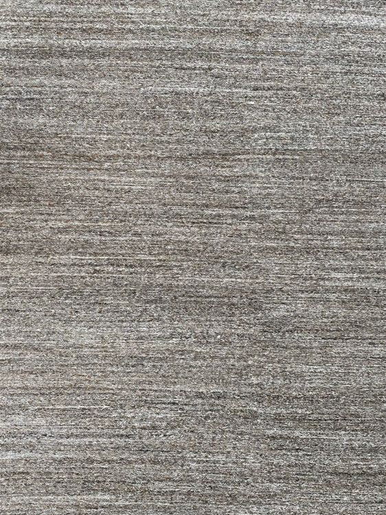 Tapis gris et orange en PET recyclé adapté pour intérieur et extérieur, vue de face, texture tissée responsable