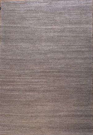 Tapis tout-terrain gris taupe en PET recyclé, utilisable en intérieur et extérieur, vue de face