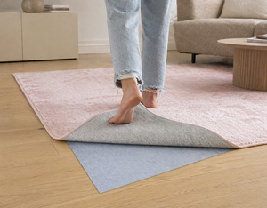 Hoogwaardig vilt ondertapijt met antislip voor meer stabiliteit, comfort en bescherming van uw vloer. Ideaal voor elk interieur en geschikt voor alle soorten tapijten.