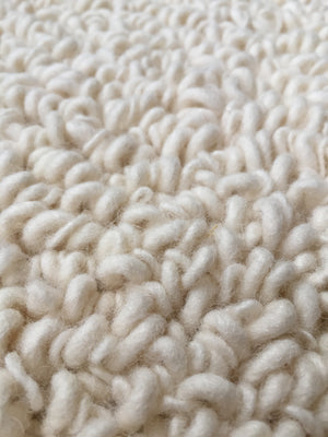 Groot, effen grijs vloerkleed, 100% wol met keperbinding.