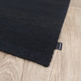 Vloerkleed zwart van wol – Kito – detail van de rand