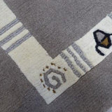 Grey Wool Rug – Senegal – close-up of the edge