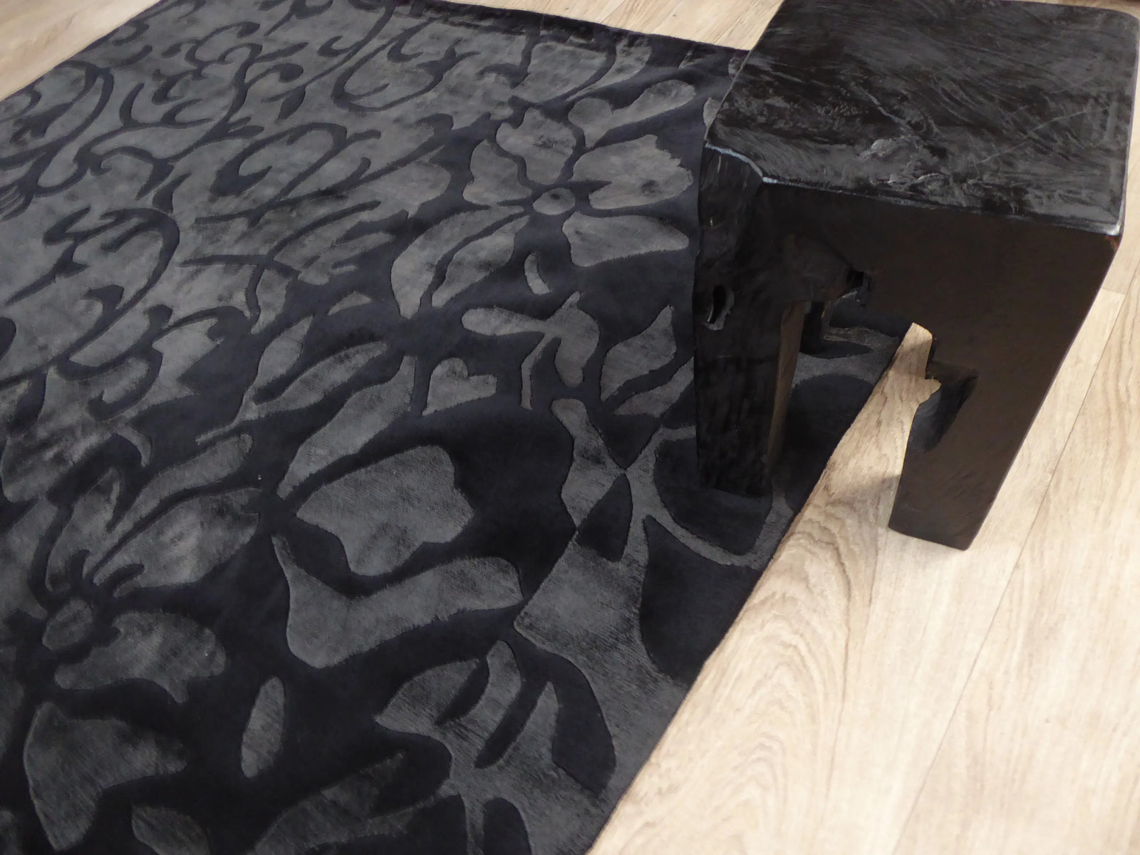 Promotion grand tapis à motif floral en laine de Nouvelle-Zélande et viscose - Tapis Contemporains à Prix Outlet - Bel-Deco