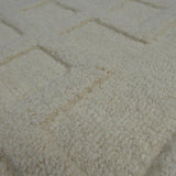 Tapis géométrique blanc en laine – Imbricubes : détail du tissage