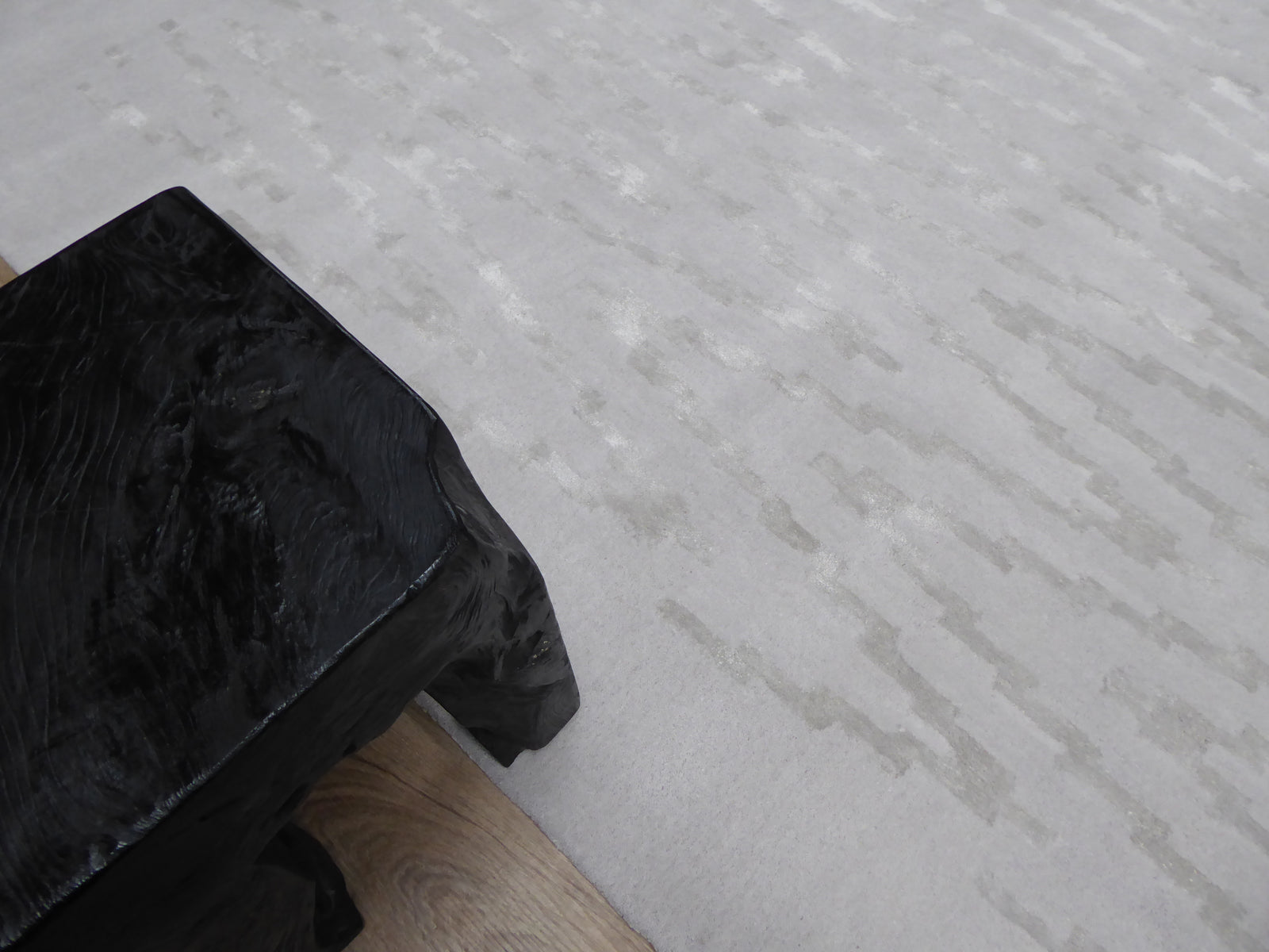 Grand tapis à motfis géométriques gris en laine de Nouvelle Zélande et viscose - Tapis Contemporains à Prix Outlet - Bel-Deco