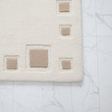 Beige Geometric Wool Rug – Elements – close-up of the edge