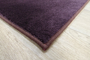 Promotion tapis grand passage uni violet brillant et soyeux en viscose