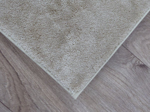 Promotion tapis grand passage uni gris brillant et soyeux en viscose